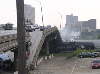 El puente de la autopista interestatal 35W en Miniápolis